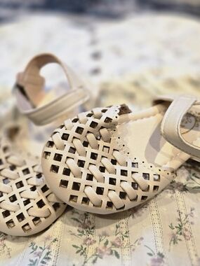 Girls' Cream Woven Shoes Sandles NWOT